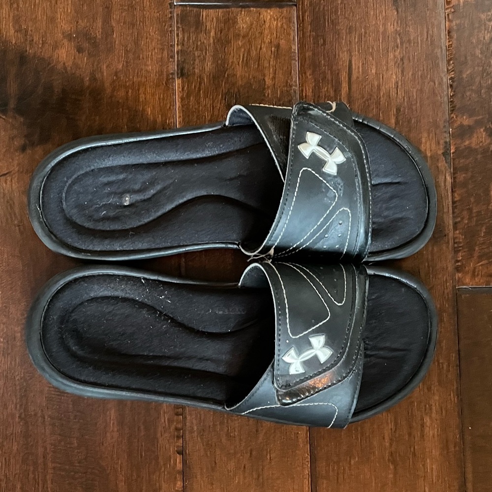 Under Armour Size 7 Slip on slides Black and White